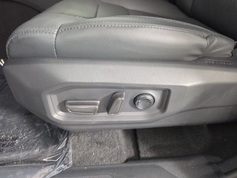 Used 2024 Toyota Tundra Limited AWD/4WD image 9