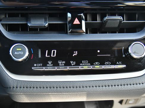 Used 2024 Toyota Corolla SE w/ SE Package image 24