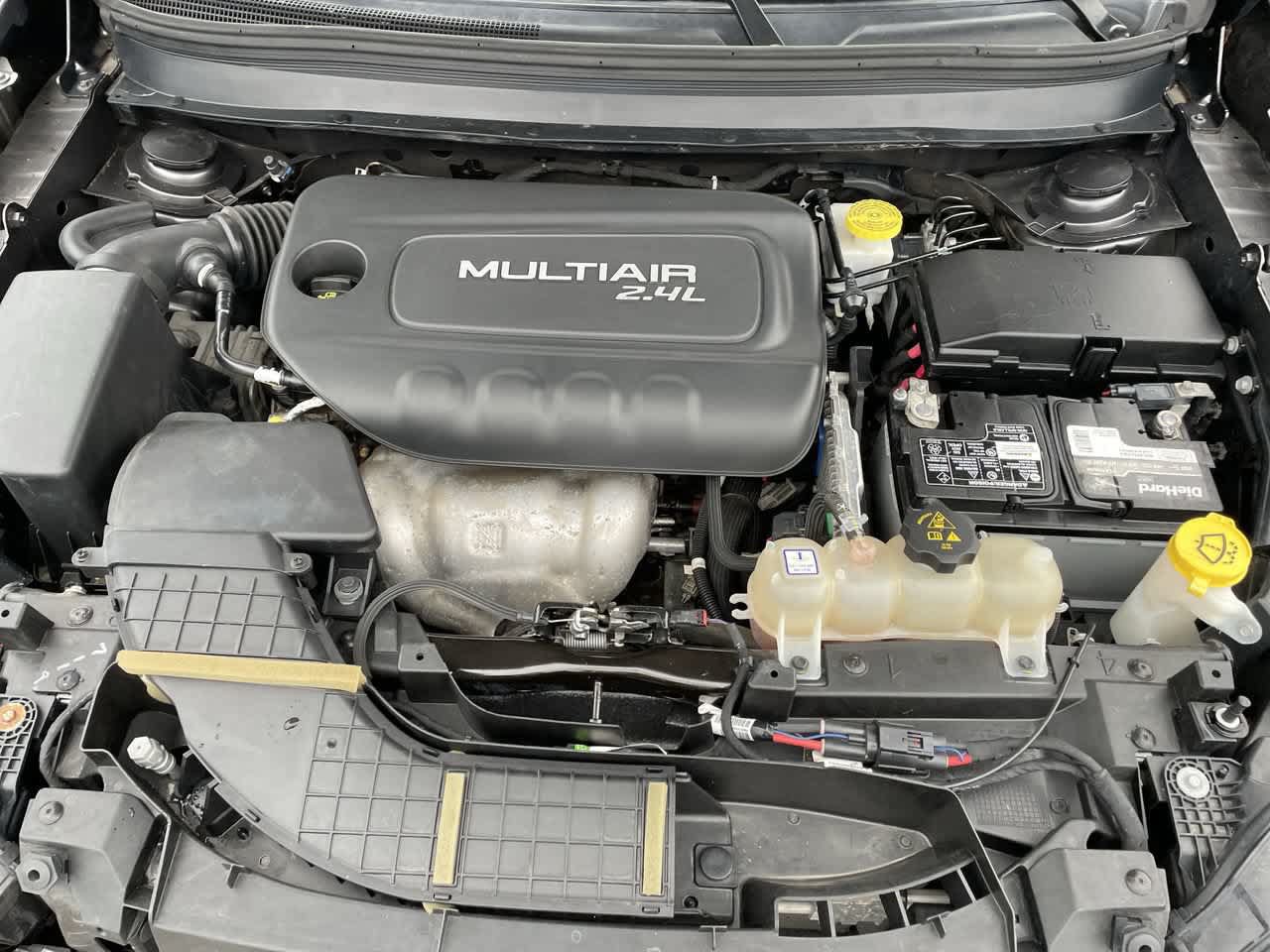Used 2019 Jeep Cherokee Latitude Plus w/ Comfort/Convenience Group FWD image 29