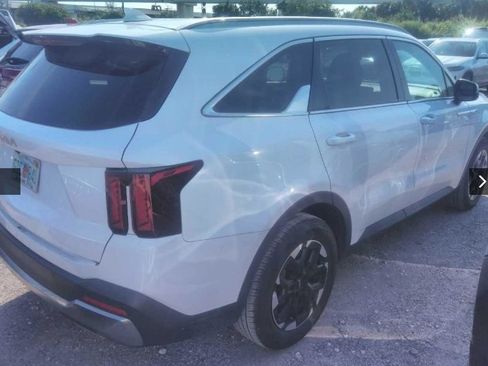 Used 2024 Kia Sorento S FWD image 2