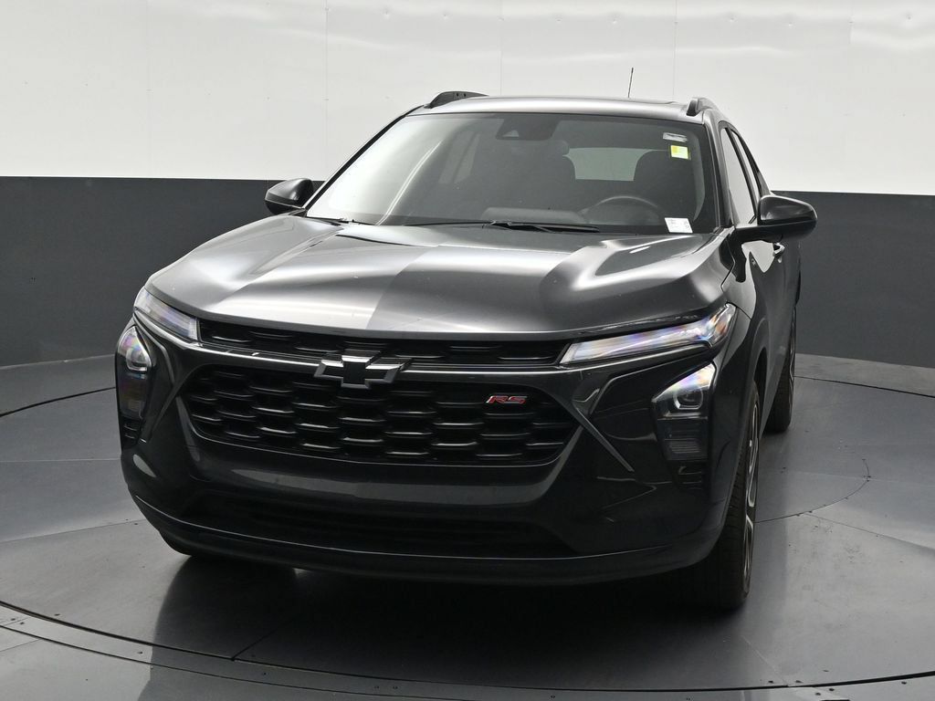 Used 2025 Chevrolet Trax RS w/ Sunroof Package FWD image 9