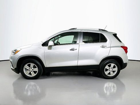 Used 2018 Chevrolet Trax LT w/ LT Convenience Package FWD image 4
