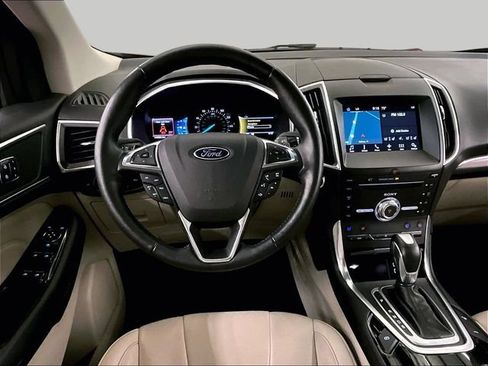 Used 2017 Ford Edge Titanium w/ Equipment Group 302A AWD/4WD image 5