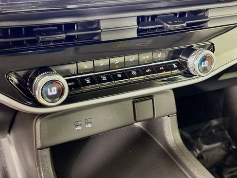Used 2025 Honda Prologue EX image 14