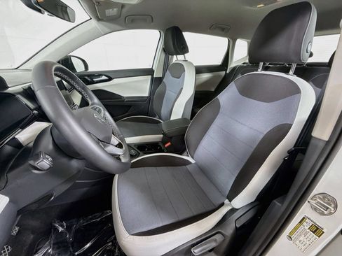 Certified 2025 Volkswagen Taos S AWD/4WD image 5
