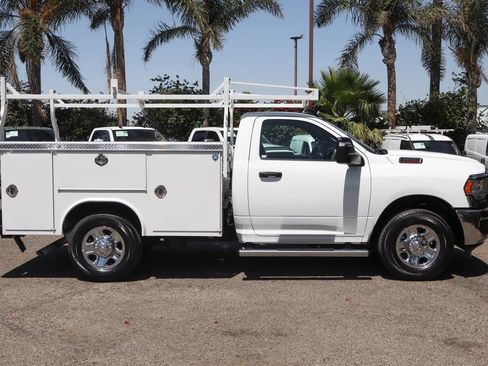Used 2024 RAM 2500 Tradesman w/ Chrome Appearance Group RWD image 11