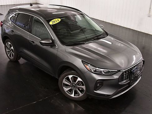 Used 2024 Ford Escape Platinum AWD/4WD image 14