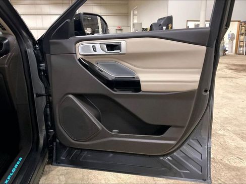 Certified 2021 Ford Explorer Platinum w/ Equipment Group 601A image 23