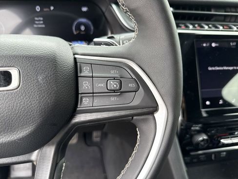 Used 2024 Jeep Grand Cherokee Altitude RWD image 15