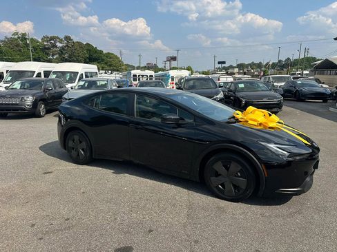 Used 2025 Toyota Prius LE AWD/4WD image 12