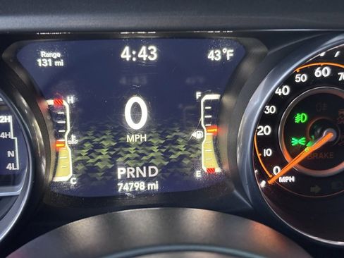 Used 2018 Jeep Wrangler Unlimited Sahara w/ Cold Weather Group image 15