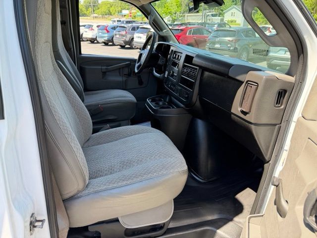 Used 2020 Chevrolet Express 3500 RWD image 7