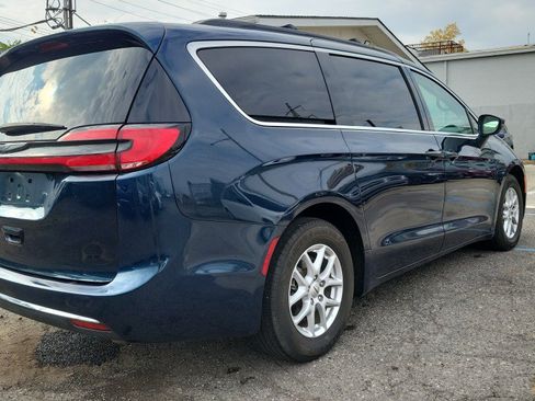 Used 2022 Chrysler Pacifica Touring-L FWD image 10