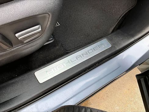 Used 2020 Toyota Highlander Limited FWD image 10