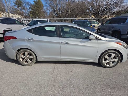 Used 2013 Hyundai Elantra GLS w/ Preferred Pkg image 3