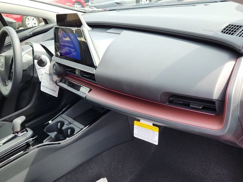 New 2026 Toyota Prius Plug-In Hybrid FWD image 30
