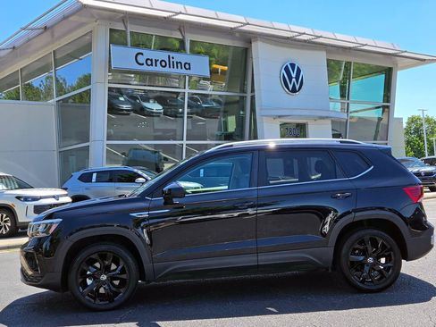 Certified 2023 Volkswagen Taos SE w/ Panoramic Sunroof Package FWD image 2