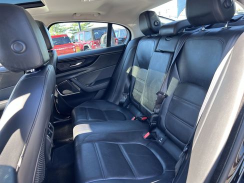 Used 2020 Jaguar XE S RWD image 31