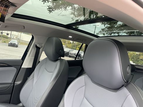 New 2026 Volkswagen Tiguan SE image 16