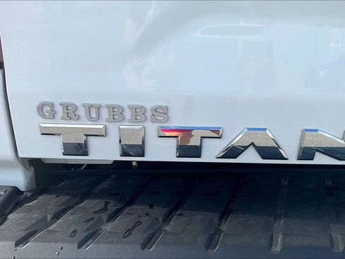 Used 2023 Nissan Titan SV image 39