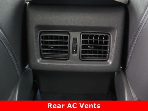 Used 2018 Toyota Camry XLE image 30