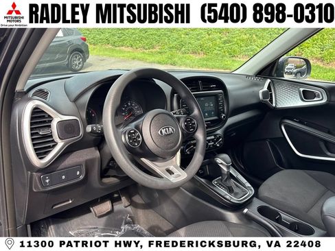 Used 2021 Kia Soul LX FWD image 4