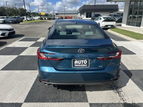 Used 2026 Toyota Camry SE w/ Convenience Package FWD image 4