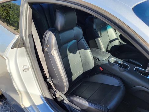 Used 2016 Ford Mustang Premium image 11