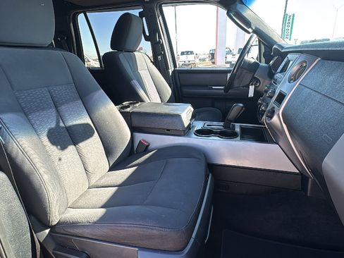 Used 2016 Ford Expedition XLT image 31