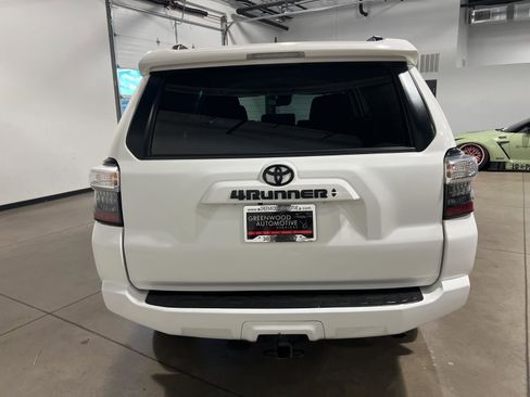 Used 2022 Toyota 4Runner SR5 AWD/4WD image 4