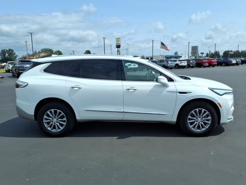 Used 2023 Buick Enclave Essence AWD/4WD image 7