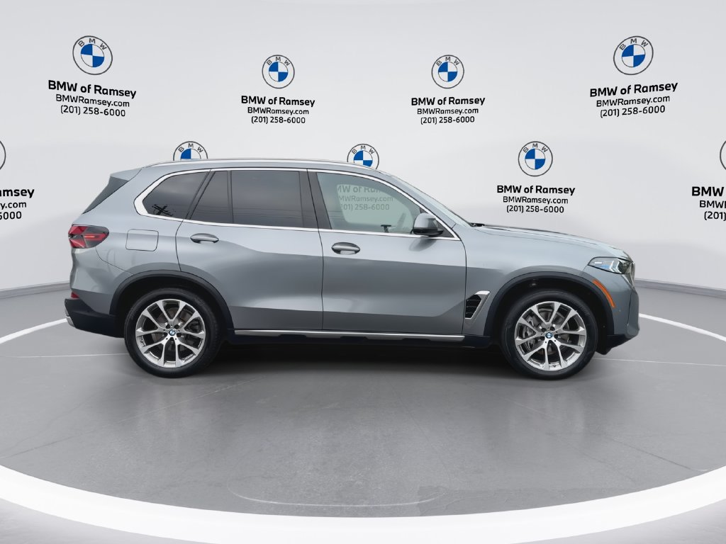 Used 2024 BMW X5 xDrive40i w/ Premium Package AWD/4WD image 9