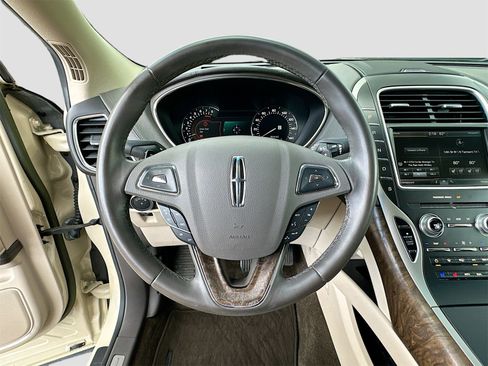 Used 2016 Lincoln MKX Reserve w/ Technology Package image 11