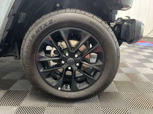 Used 2025 Jeep Wrangler Unlimited Sahara image 26