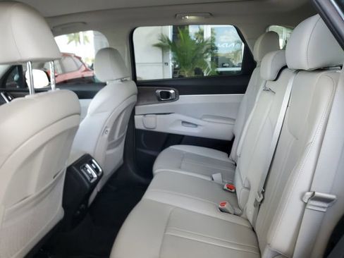 Certified 2023 Kia Sorento S w/ Panoramic Sunroof Package image 7