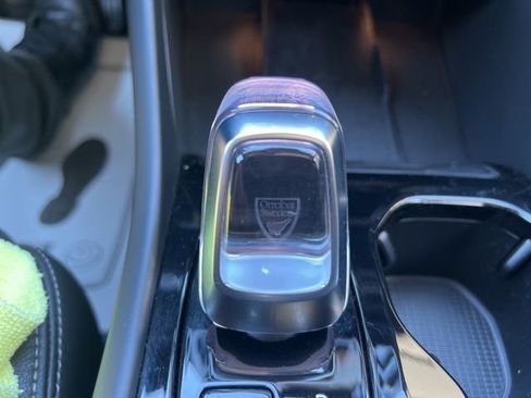 Certified 2025 Volvo XC40 B5 Plus image 37