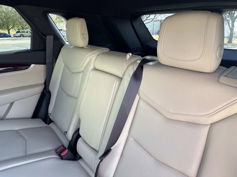 Used 2018 Cadillac XT5 Premium Luxury image 14