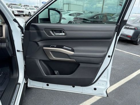 Used 2025 Nissan Pathfinder Platinum w/ Cargo Package FWD image 28