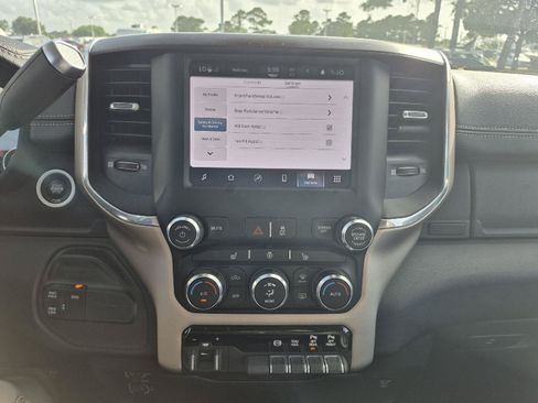 Used 2022 RAM 2500 Laramie AWD/4WD image 3