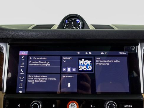 Used 2025 Porsche Macan AWD/4WD image 17