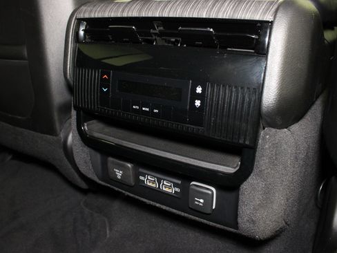 Used 2022 Jeep Wagoneer Series II RWD image 18