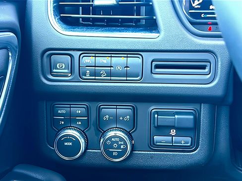 Used 2023 GMC Yukon AT4 w/ Max Trailering Package image 38