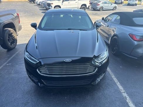 Used 2016 Ford Fusion SE w/ Equipment Group 202A FWD image 3