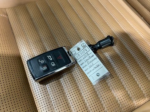 Used 2018 Land Rover Discovery HSE AWD/4WD image 37
