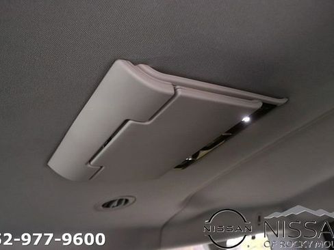 Used 2019 Chevrolet Suburban Premier AWD/4WD image 19