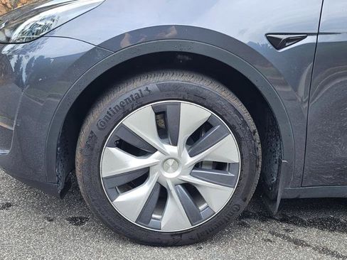 Used 2023 Tesla Model Y Long Range AWD/4WD image 18