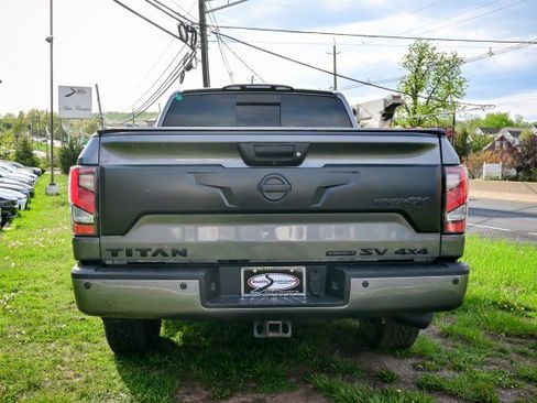 Used 2019 Nissan Titan SV w/ SV Convenience Package image 6