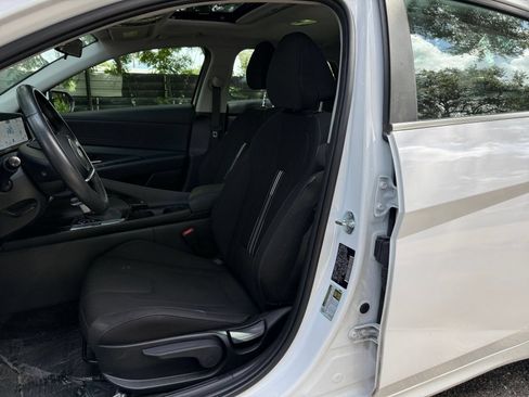 Used 2025 Hyundai Elantra SEL FWD image 35