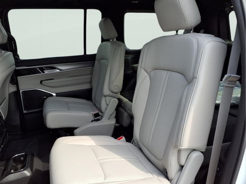 New 2026 Jeep Grand Wagoneer 2WD image 11