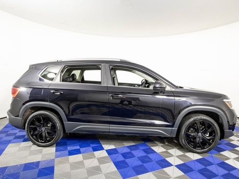 Used 2023 Volkswagen Taos SE image 3